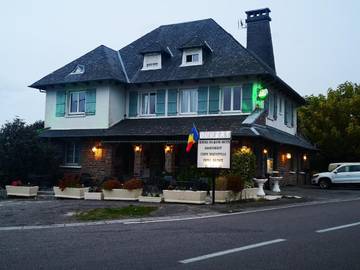 Chambre d’hôte pour 2 personnes, avec terrasse et vue à Albussac