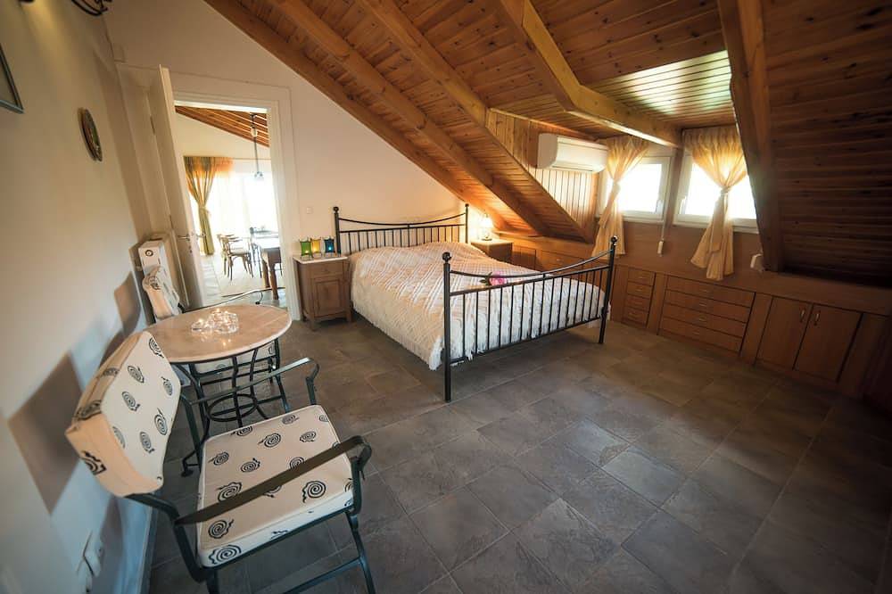 Ganze Wohnung, Billi's Loft granting stunning sea views ideal for a relaxing holiday. in Loutraki-Perachora, Korinthia