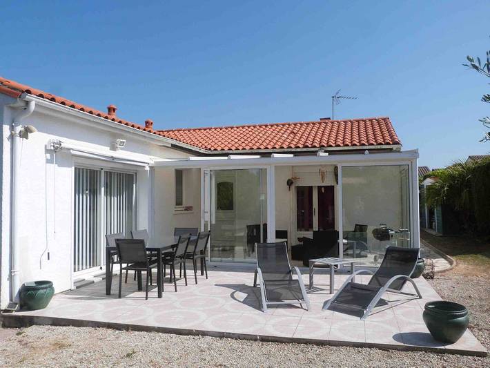 Gîte pour 4 personnes, avec terrasse et jardin dans Courlay Sur Mer
