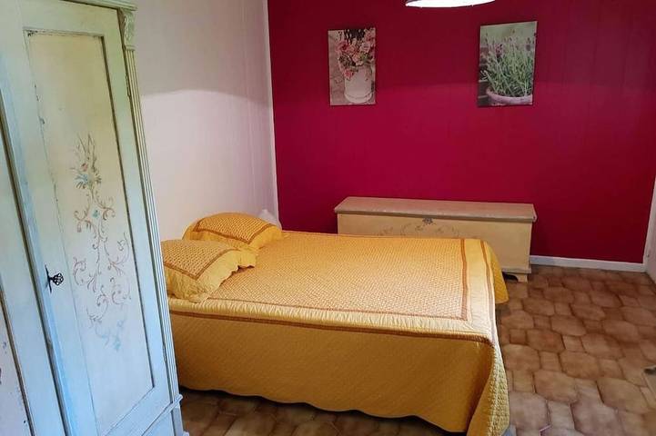 Location de vacances pour 10 personnes, avec terrasse et jardin à Sénas - 2