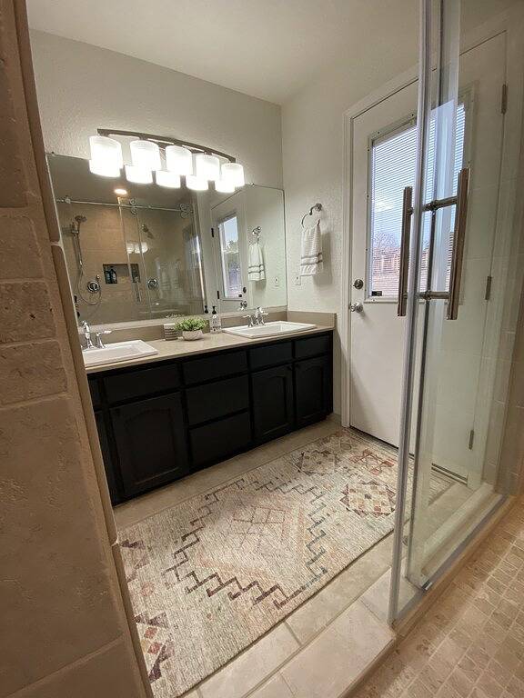 Sunlit 3 bedroom, enclosed dog friendly yard in quiet neighborhood in Santa Fe, Santa Fe County