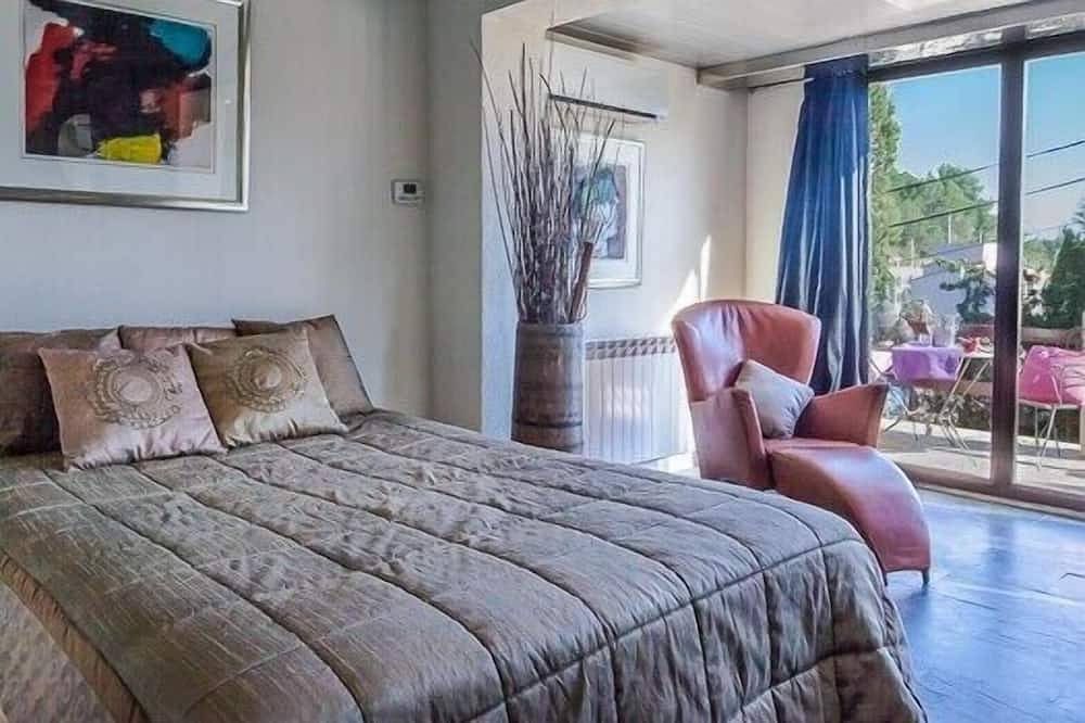 Luksuriøse og moderne utstyrt land villa, komfortabelt å sove 22 in Olivella, Garraf