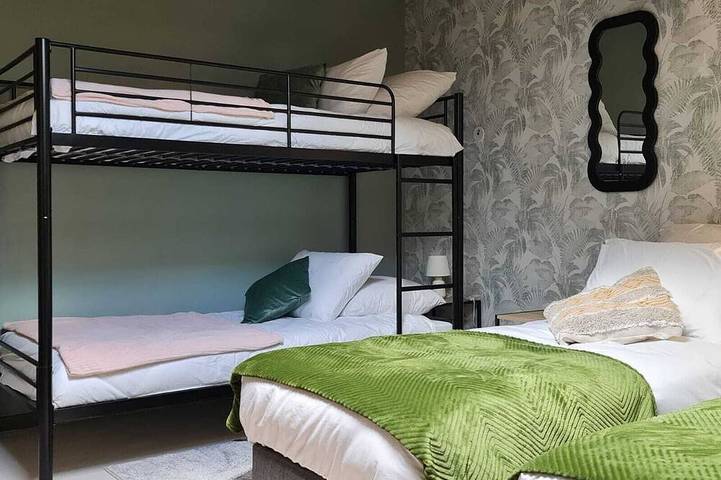 Villa für 13 Personen, mit Whirlpool und Garten sowie Terrasse, mit Haustier