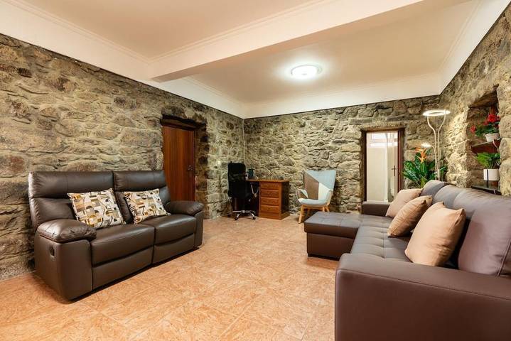 Casa de férias para 4 pessoas, com vista e terraço, com animais de estimação em Calheta