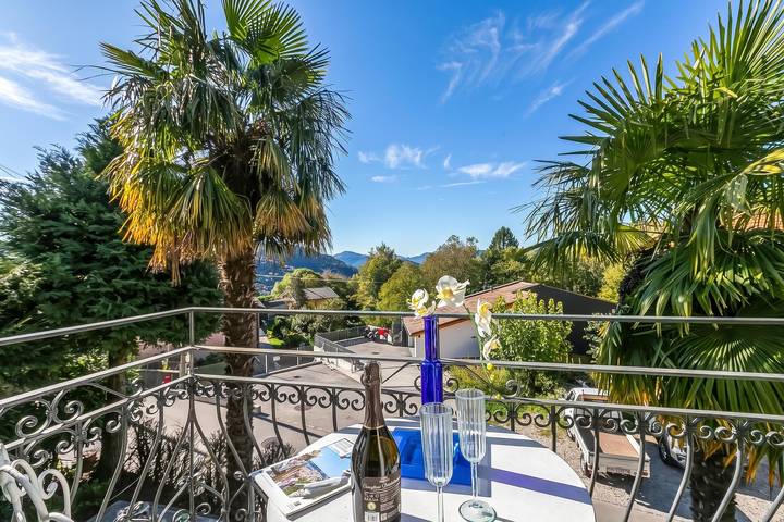 Casa de vacaciones para 5 personas, con Balcón además de Terraza y Piscina para niños en Suiza