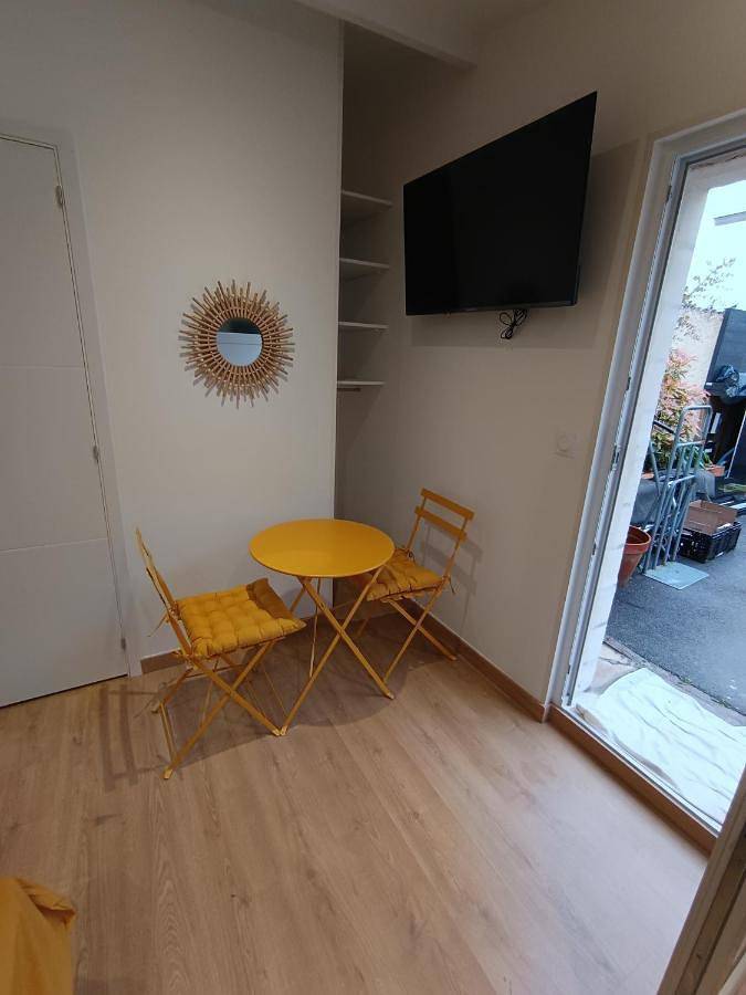 Gîte pour 2 personnes, avec Jardin ainsi que Sauna et Vue à Pont-Sainte-Maxence