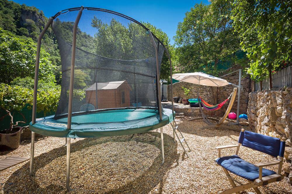 Gema de una casa rural para 5 con jardín en el corazón de la mágica St. Guilhem le Désert. in Saint-Guilhem-le-Désert, Región de Lodève