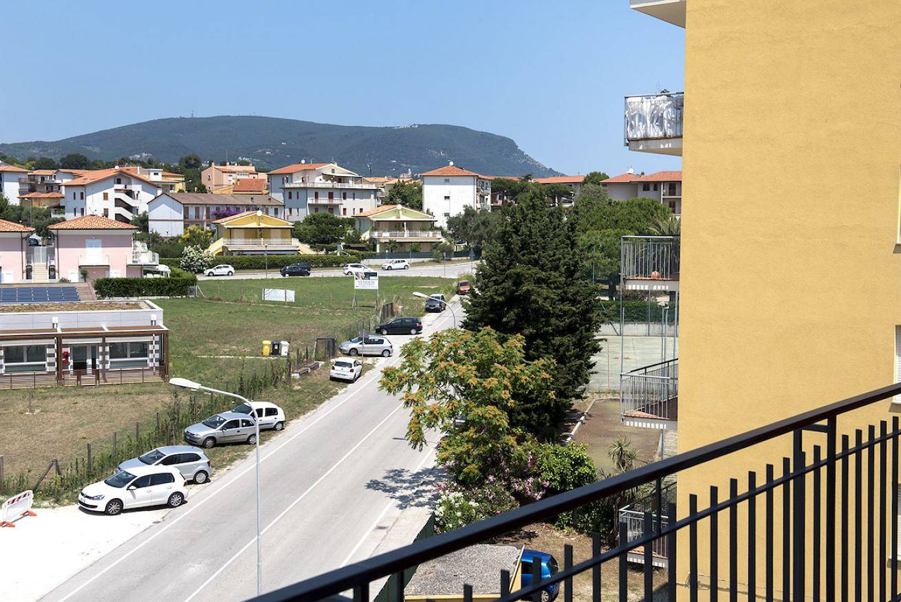 Entire apartment, M161 - Marcelli, large four-room apartment a stone's throw from the sea  in Marcelli, Riviera del Conero