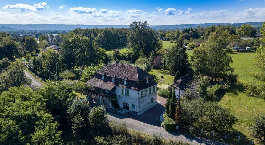 Chambre d’hôte pour 3 personnes, avec jardin et piscine à Gagnac-sur-Cère