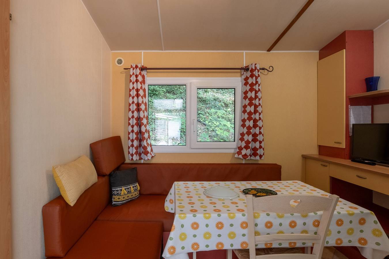 Caravana 'Midi - Mobil Home 4-6 Pers' con terraza privada y jardín compartido in Vallon-Pont-d'Arc, Gorges de l’Ardèche