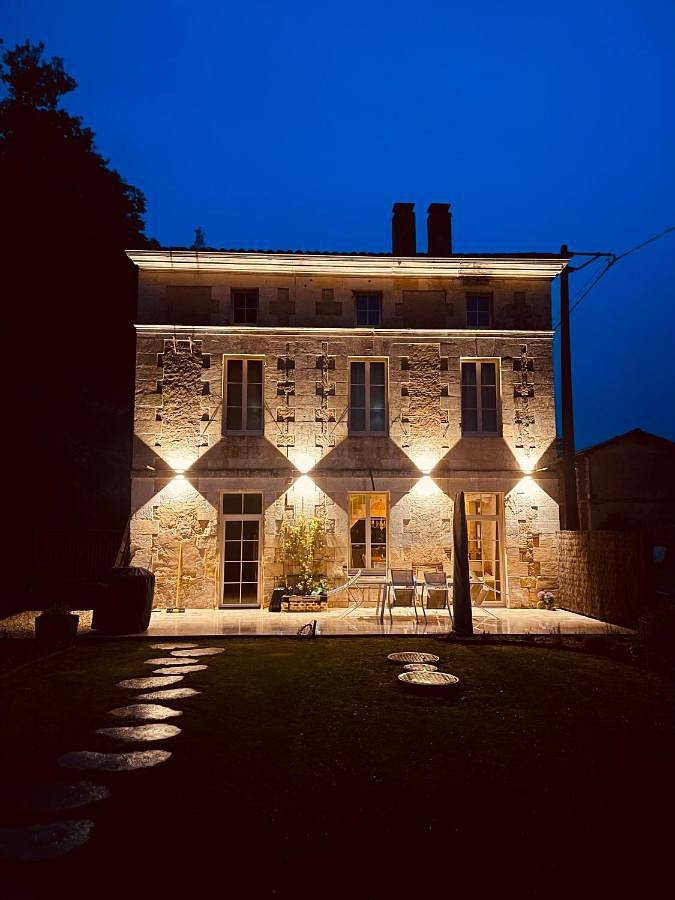Location de vacances pour 2 personnes, avec jardin et terrasse ainsi que vue et piscine à Bayac - 2