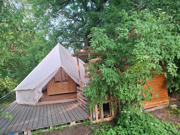 Zelt für 5 Personen, mit Terrasse und Garten sowie Ausblick in Sachsen-Anhalt
