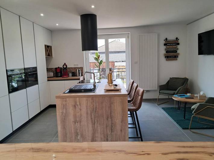 Location de vacances pour 12 personnes, avec jacuzzi et jardin, adapté aux familles dans Réservoir de Bouzey - 2