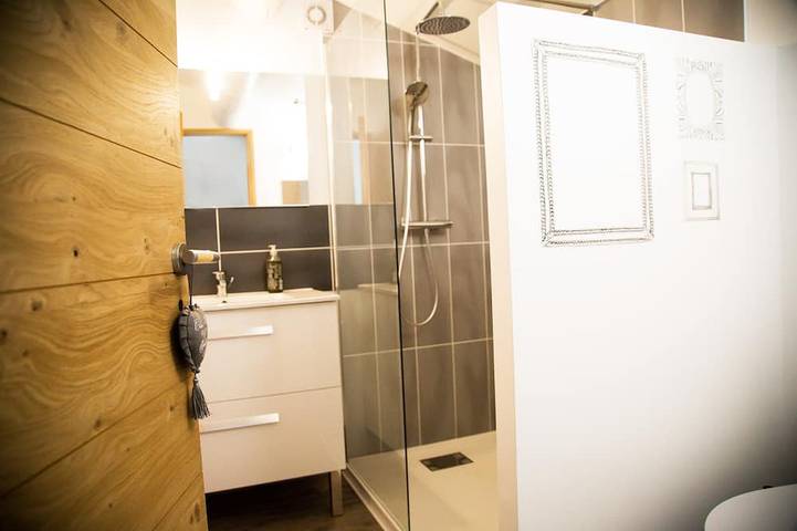 Gîte pour 12 personnes, avec jardin et terrasse à La Garde-Adhémar - 3