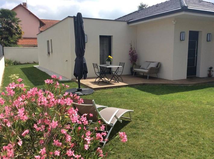 Chambre d’hôte pour 2 personnes, avec vue ainsi que terrasse et jardin