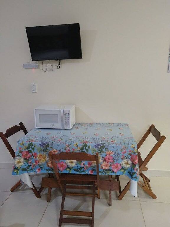 Ganze Wohnung, Möblierte Küchenzeile mit Pool und Freizeitbereich in der Nähe. der Strand Martim de Sá in Caraguatatuba, Região Metropolitana do Vale do Paraíba e Litoral Norte