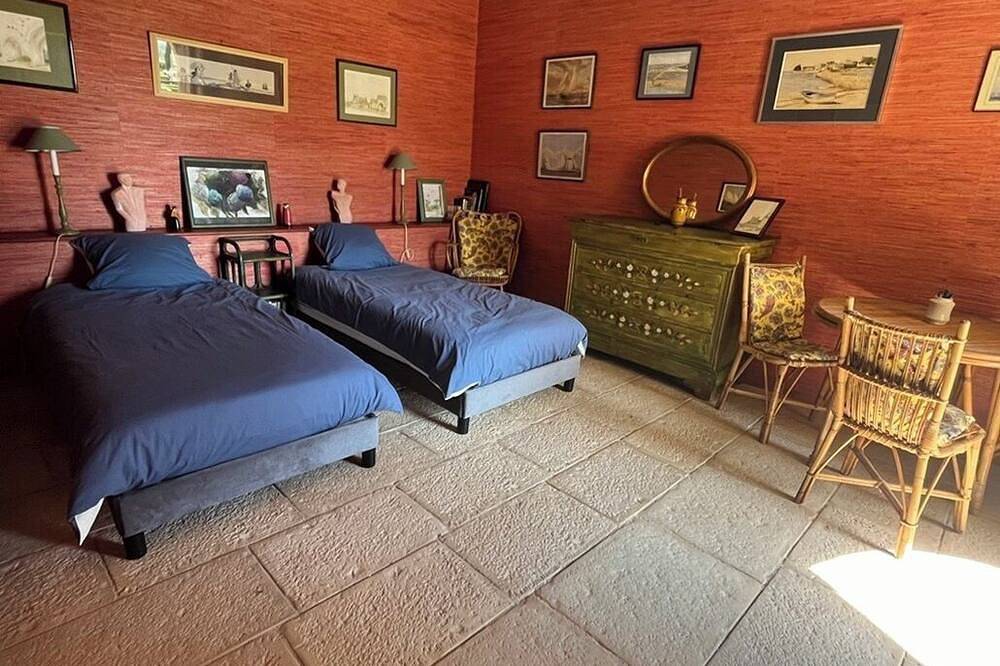 Gite le Châtelet du Château de Villeneuve au Cœur D'un Jardin Labellisé in Martigné-Briand, Vallée de la Loire