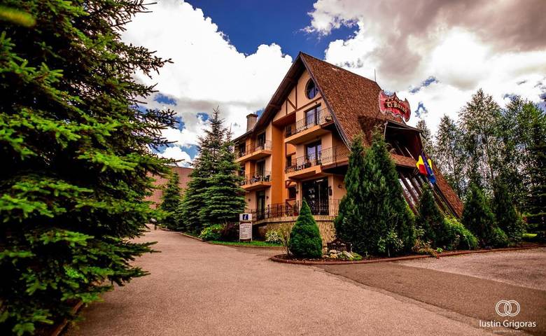 Hôtel pour 2 personnes, avec Balcon et Terrasse ainsi que Jacuzzi et Jardin dans Dorna-Arini