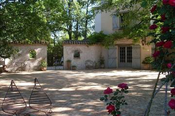 Gîte pour 7 personnes, avec jardin ainsi que terrasse et jacuzzi à Lauzerte