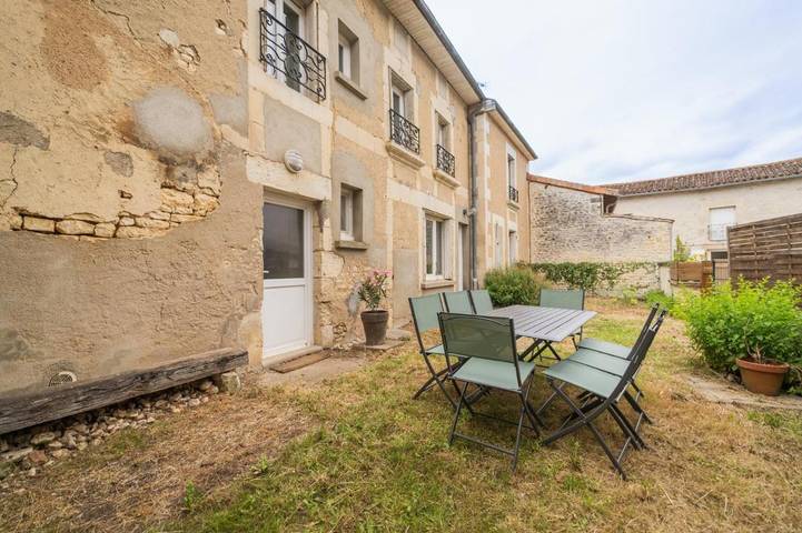 Gîte pour 8 personnes, avec jardin et terrasse à Montamisé - 3