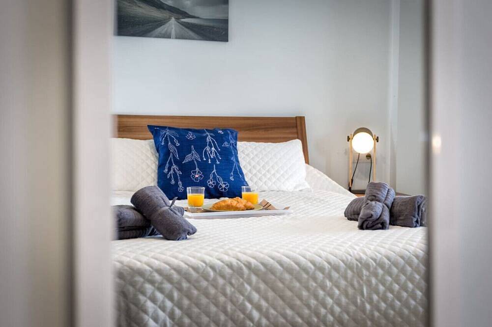 Apartamento entero, Relax in our luxury home | Terrace, Pool & Parking in Playa de La Alcaidesa, San Roque
