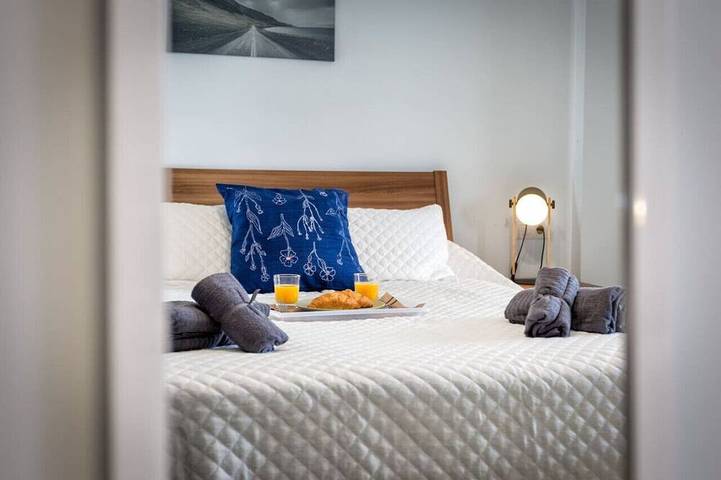 Appartement entier, Relax in our luxury home | Terrace, Pool & Parking in Playa de La Alcaidesa, San Roque