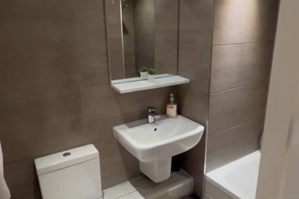 Cosy Wembley 2-bed apartment - Free parking - Ideal for contractors and families in Brent, London