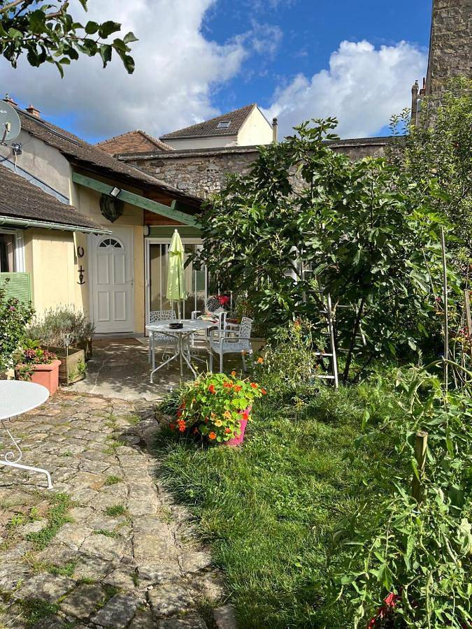 Location de vacances pour 4 personnes, avec Terrasse ainsi que Jardin et Vue à Fontainebleau - 2
