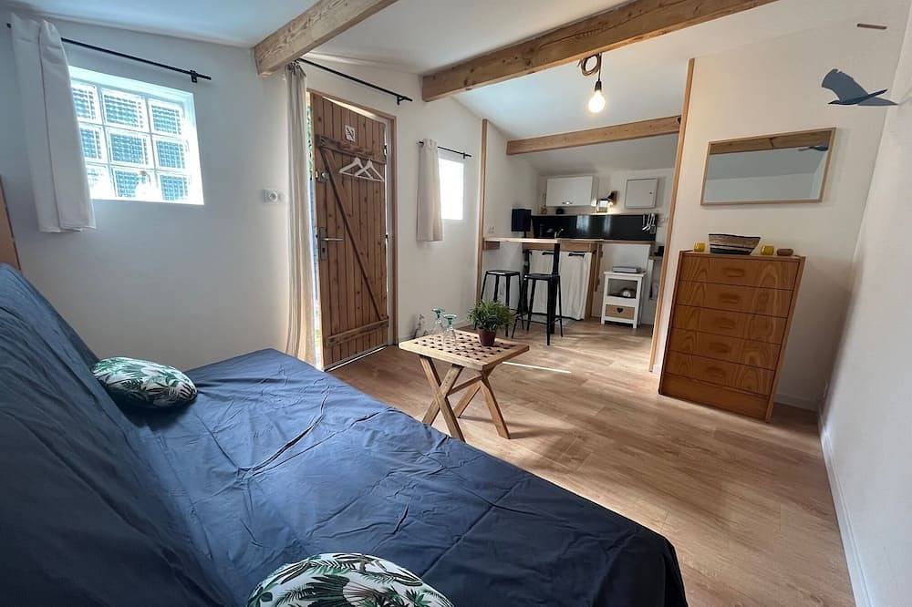 Air-conditioned cabana with Mediterranean garden 9 minutes from the sea in Frontignan, Mittelmeerküste (Frankreich)