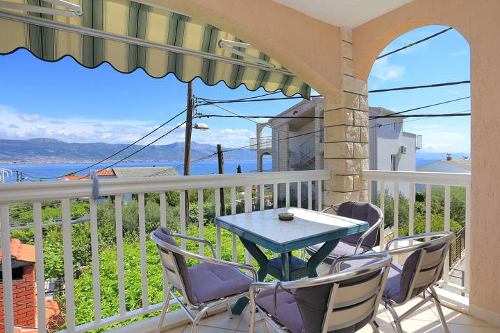 Smještaj za odmor za 4 osoba, s balkon/terasa u Arbanija (Dalmacija)