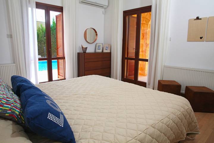 Villa for 6 people, with pool and garden as well as children pool in Aphrodite Hills