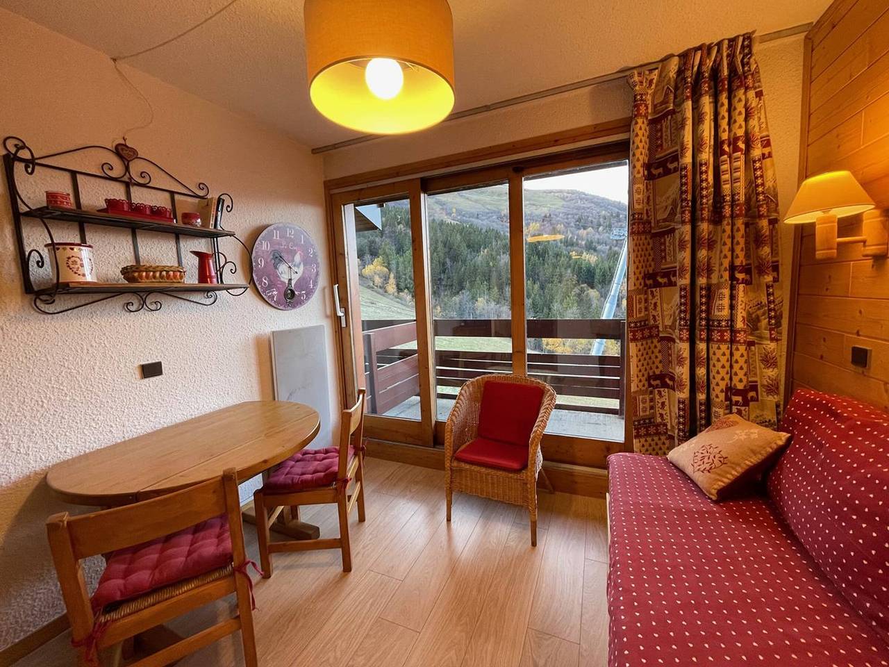 Apartamento entero, Estudio acogedor para 2 pers. con balcón, a pie de pistas en Valmorel in Valmorel, Les Avanchers-Valmorel
