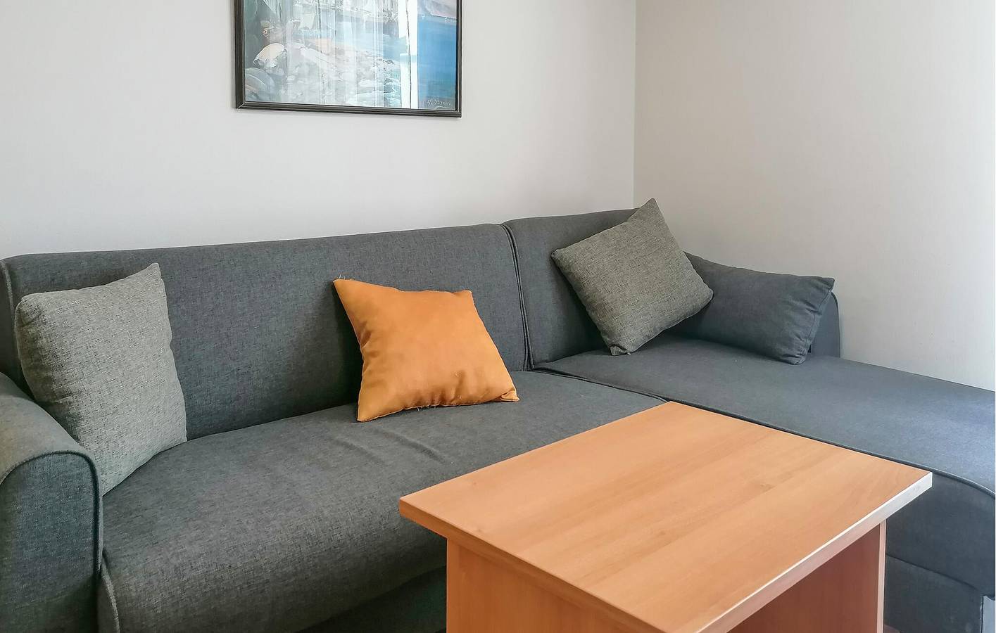 Apartamento vacacional entero, Acogedor apartamento con terraza, WiFi y aparcamiento, a 2,5 km de la playa. in Sveti Filip i jakov, Općina Sveti Filip i Jakov
