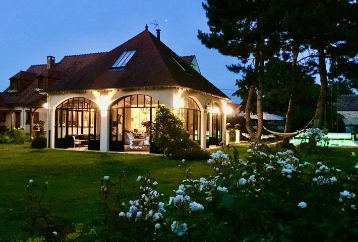 Chambre d’hôte pour 4 personnes, avec Terrasse et Jardin ainsi que Piscine et Vue à Chailly-en-Bière
