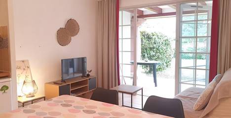 Gîte pour 4 personnes, avec terrasse et piscine à Uhart-Cize