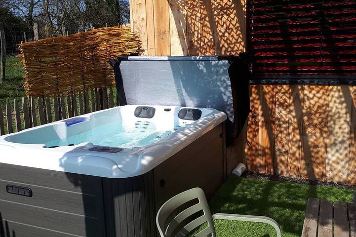 Gîte pour 6 personnes, avec Jacuzzi et Piscine