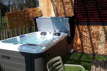 Gîte pour 6 personnes, avec piscine et jacuzzi dans l' Isère