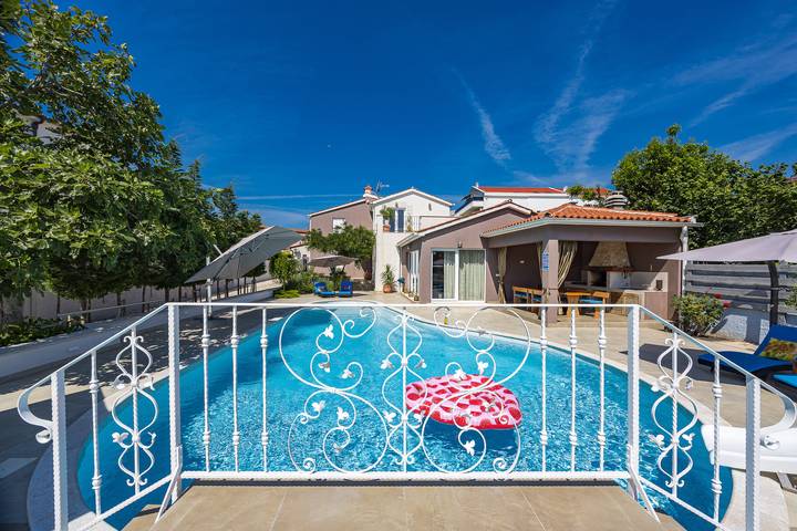 Villa für 10 Personen, mit Pool und Garten - 1