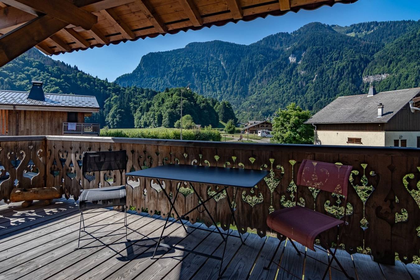 Appartement entier, Appartement 'Le Lou Clerouzy - 6 Personnes' avec vue sur les montagnes, balcon et Wi-Fi in Samoëns, Région de Bonneville