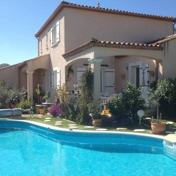 Chambre d’hôte pour 4 personnes, avec jacuzzi ainsi que piscine et jardin à Roujan