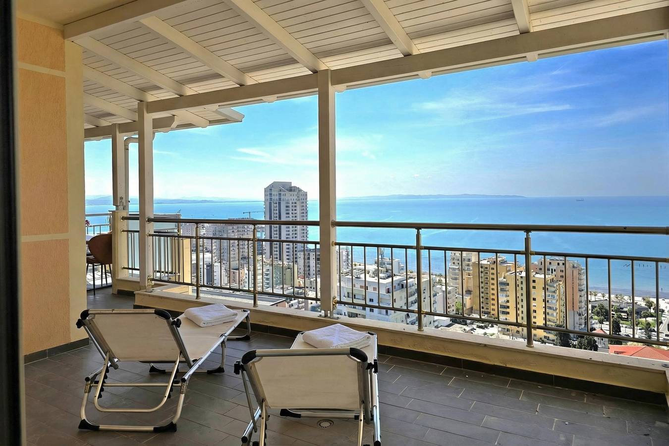 Geheel appartement, Hill Apartment with Sea View in Durres in Durrës (stad), Albanië