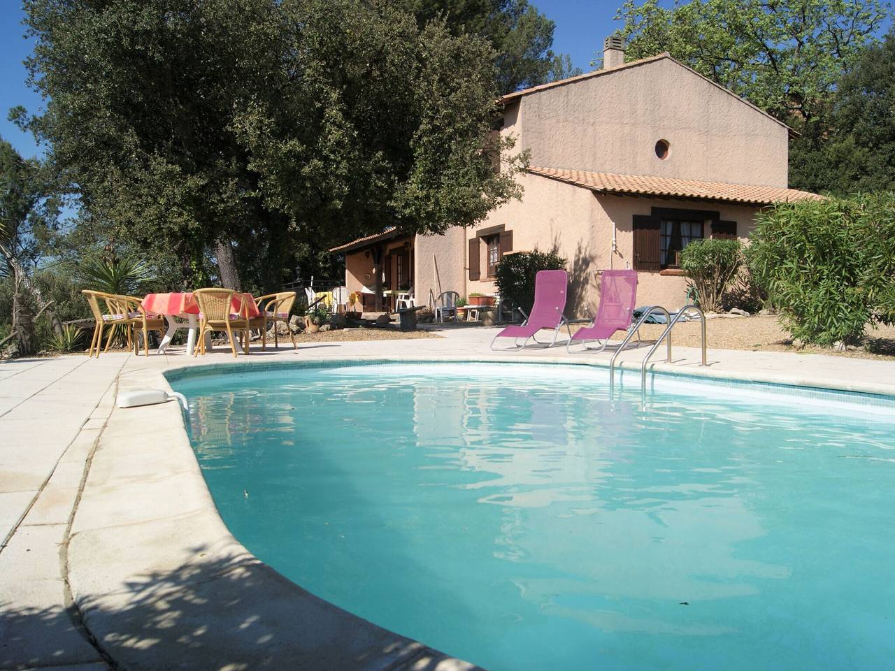 Villa en Provenza con Piscina y Viñedos in Saint-Antonin-du-Var, Región Brignoles