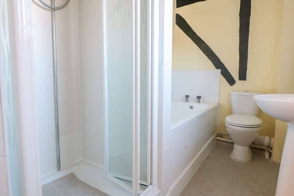 River Cottage, pet friendly, character holiday cottage in Tewkesbury in Tewkesbury, Gloucestershire