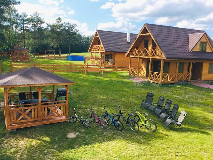 Domek letniskowy dla 9 osób, z ogród i jacuzzi oraz basen, zwierzęta dozwolone w Pojezierze Iławskie