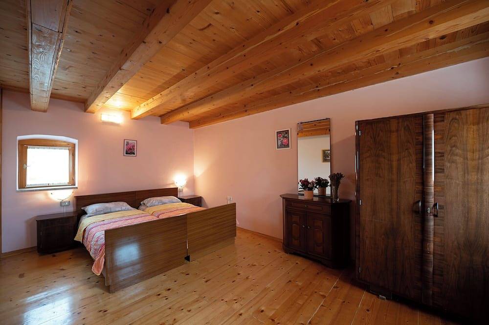 Steinhaus in der Landschaft Peresiji, Binnenland von Istrien in Svetvinčenat, Zentralistrien