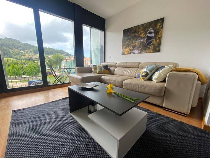 Apartamento para 5 personas, con Balcón y Terraza además de Jardín y Vistas en Bueu