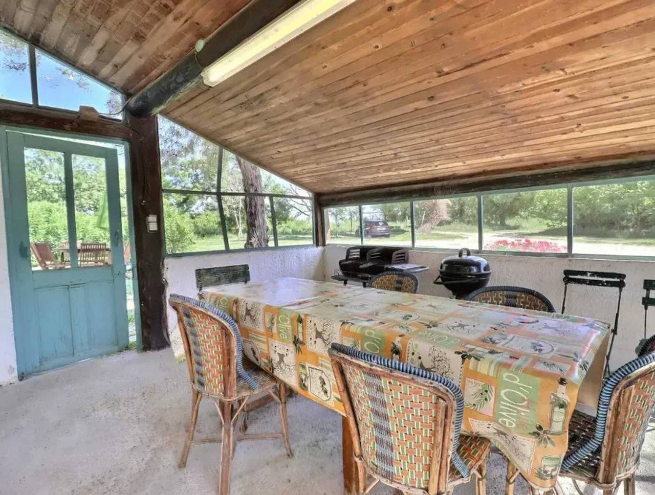 Charming Camargue house with shared swimming pool in Saintes-Maries-de-la-Mer, Arles region