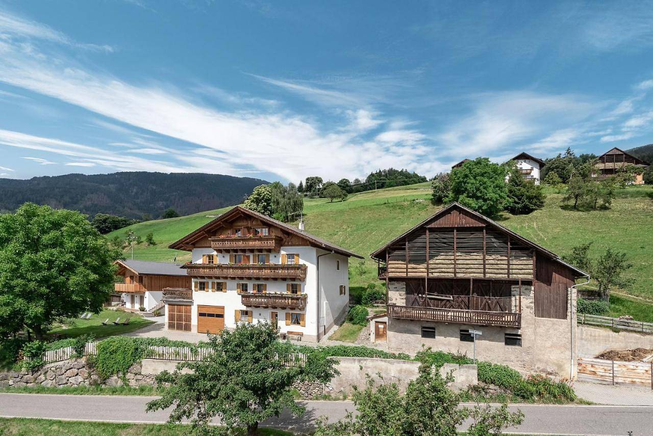 Ganze Wohnung, Hauserhof Farmhouse with Dolomite View in Villanders, Sarntaler Alpen
