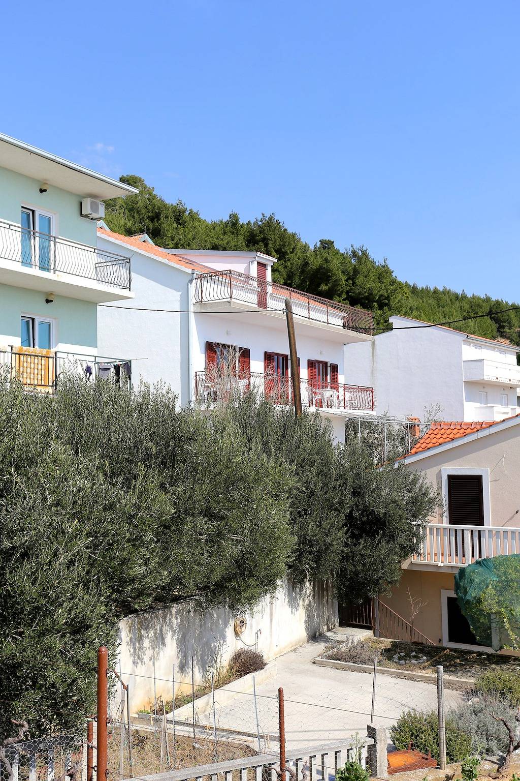 Ganze Wohnung, 3-Zimmer-Ferienwohnung mit Balkon und Meerblick Lokva Rogoznica, Omis A-10358-a in Lokva Rogoznica, Omis-Riviera