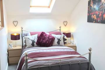 Holiday Home for 12 People in Portrush, County Londonderry, Photo 3